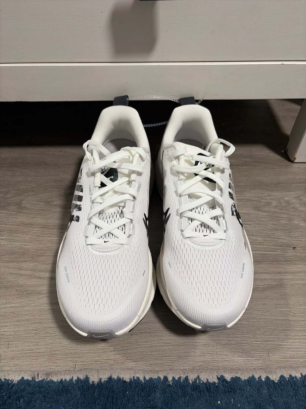 Nike Air Zoom Vomero 18 White Black "RUN" Graphic Running Shoes - Picture 1 of 9
